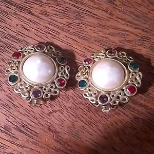 Vintage Round Faux Pearl Goldtone With multicolored rhinestone clip on earrings